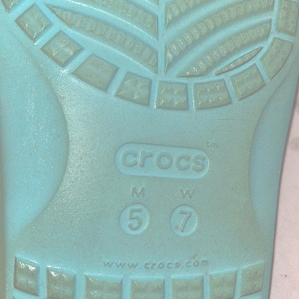 Crocs Aqua slip on slides sandals - sz 7W gently pre owned condition - Picture 5 of 6